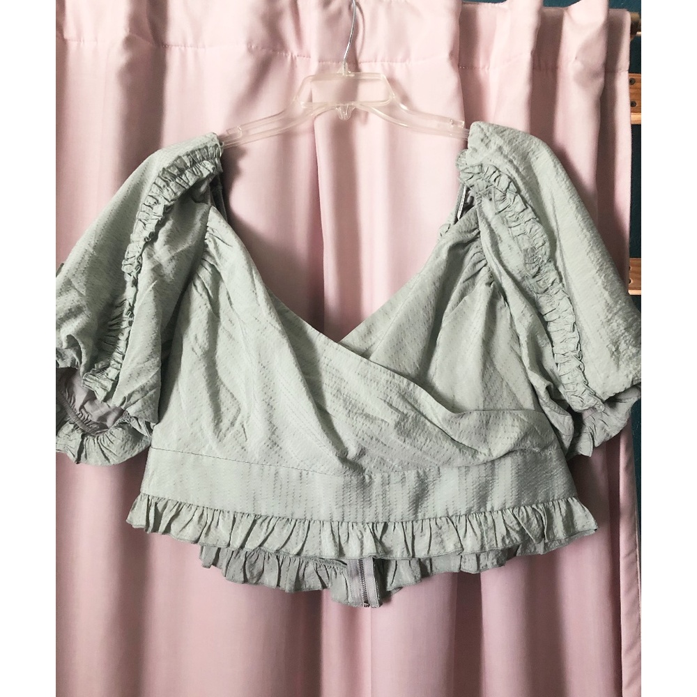 ✰ SAGE WRAP CROP TOP ✰